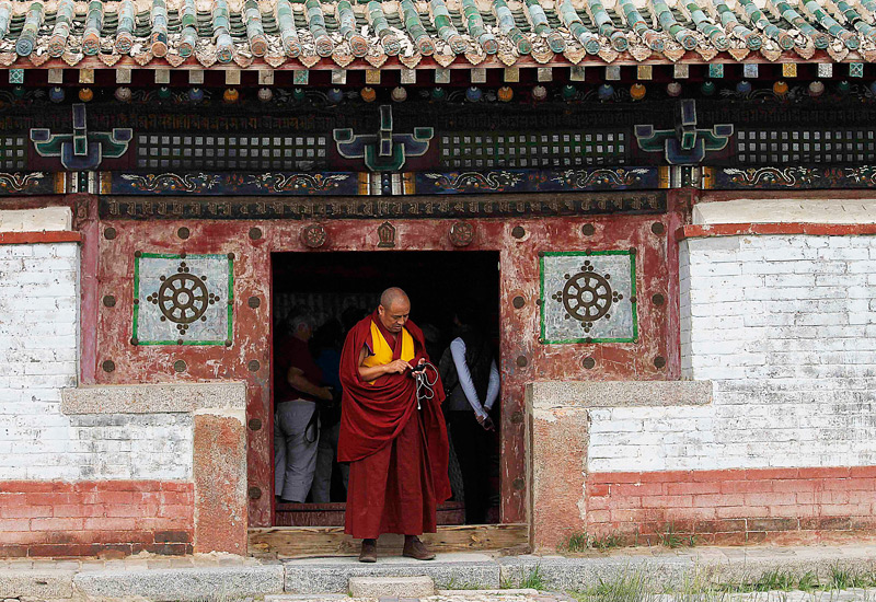Things-to-do-in-Mongolia-Visit-Monasteries
