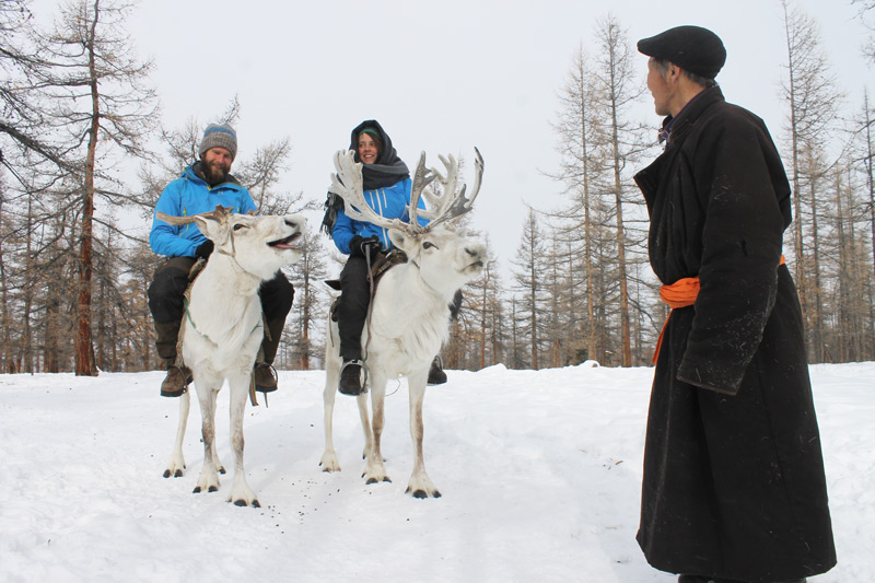 Thinsg-to-do-in-MOngolia--Visit-reindeer-herders