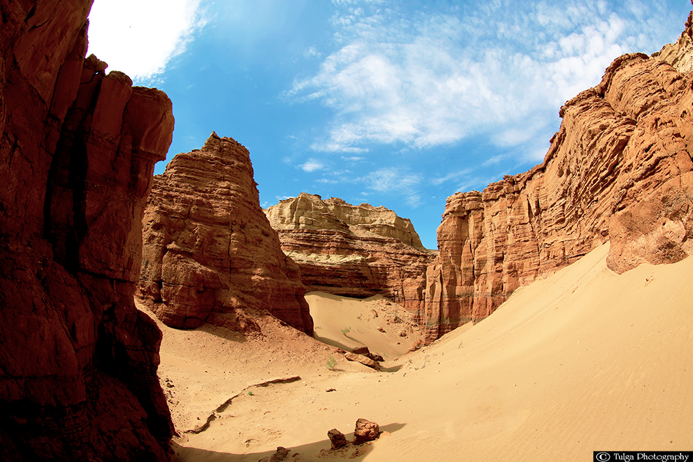Khermen Tsav-red Canyon